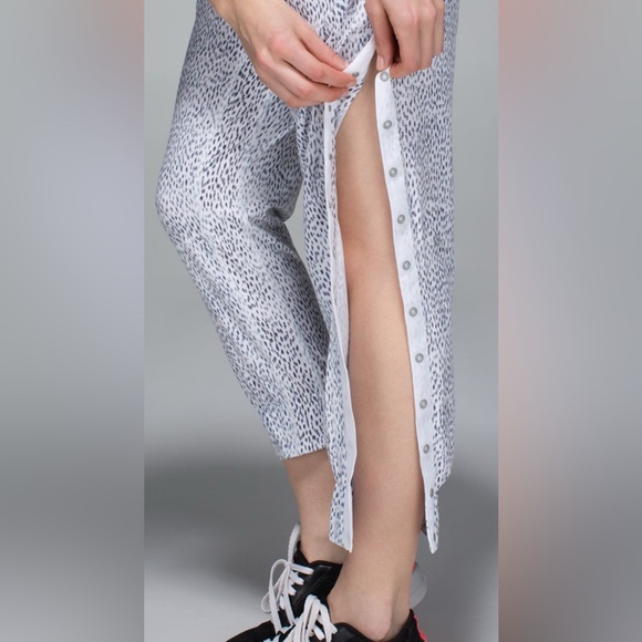 Lululemon Tearaway Pant Dottie Dash White Black Sz 6 - Picture 4 of 15